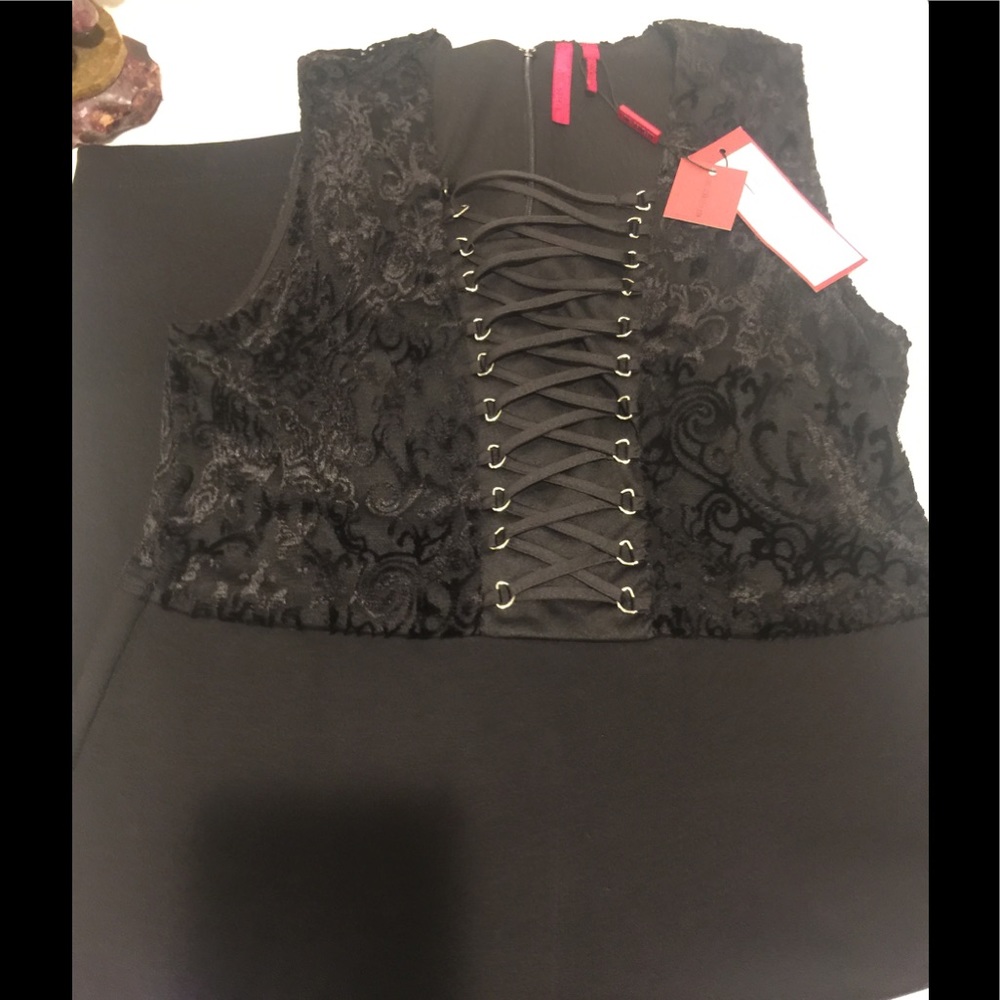 LOVE SCARLETT LACE-UP DRESS